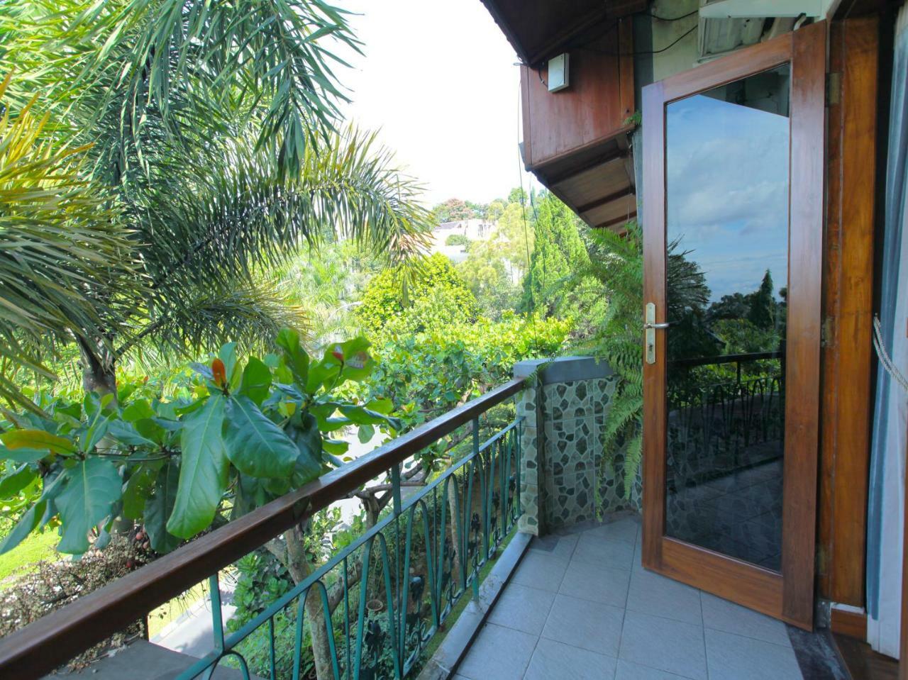 Oyo 510 Joglo Hotel Bandung
